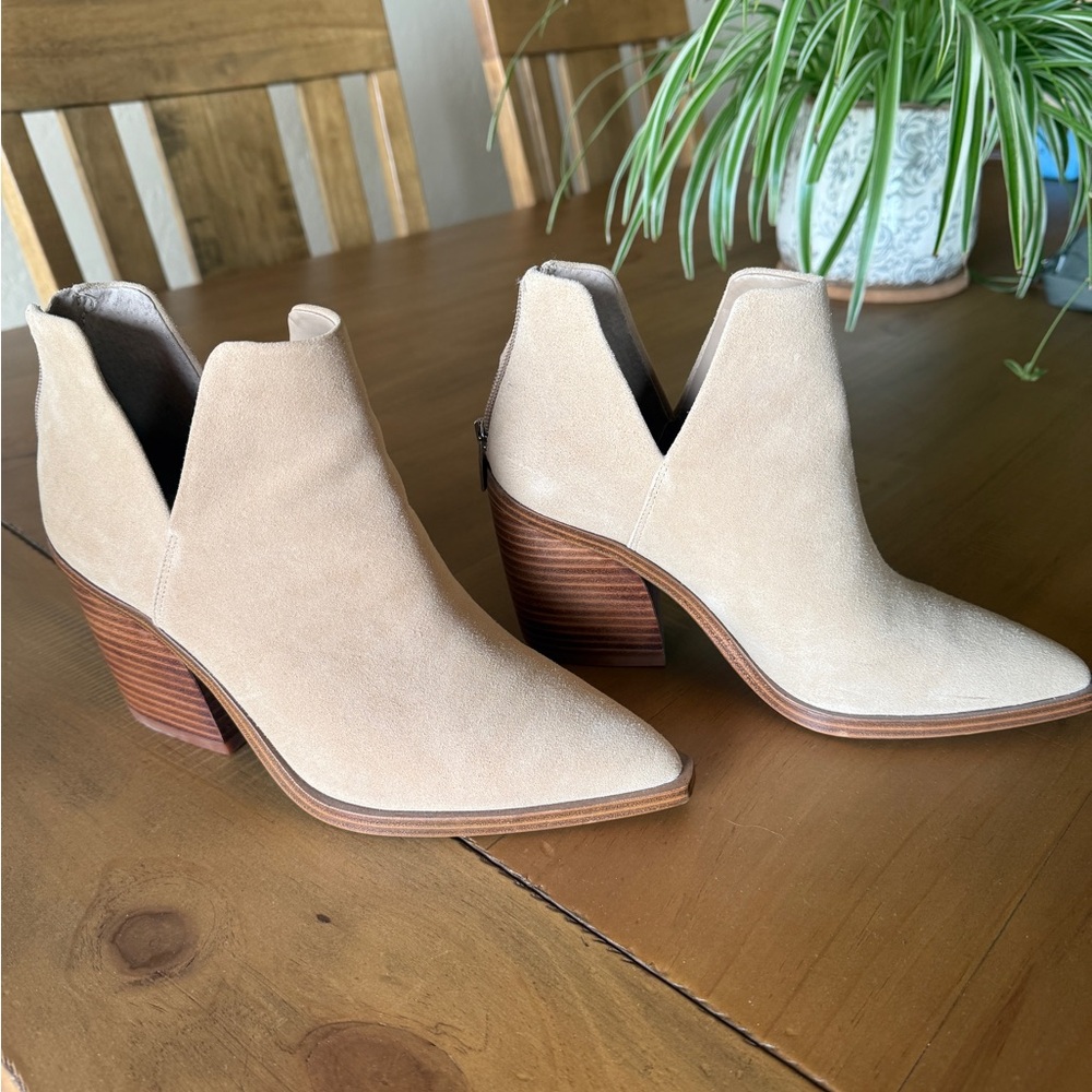 Vince Camuto Gigietta Bootie - Picture 2 of 5